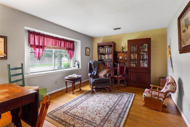 5104 E Bayou Drive, Dickinson, TX 77539