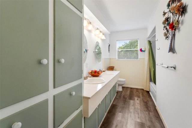 5104 E Bayou Drive, Dickinson, TX 77539