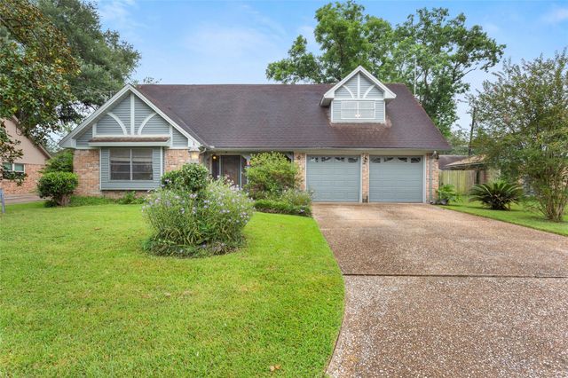 5104 E Bayou Drive, Dickinson, TX 77539