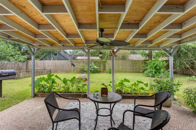 5104 E Bayou Drive, Dickinson, TX 77539