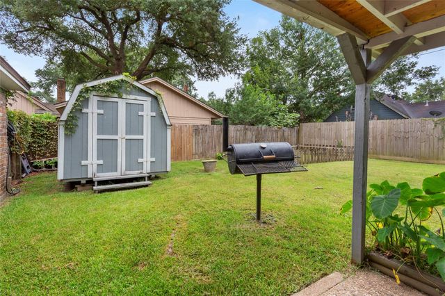 5104 E Bayou Drive, Dickinson, TX 77539