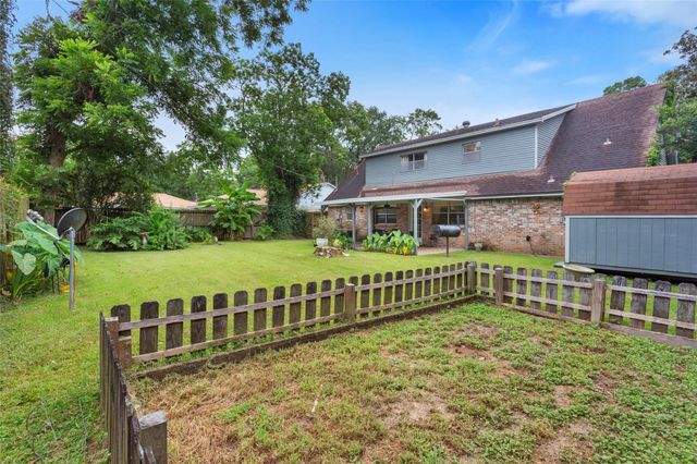 5104 E Bayou Drive, Dickinson, TX 77539