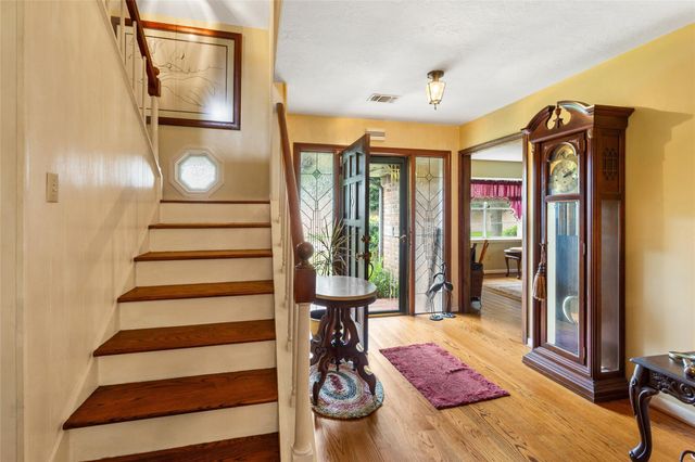 5104 E Bayou Drive, Dickinson, TX 77539