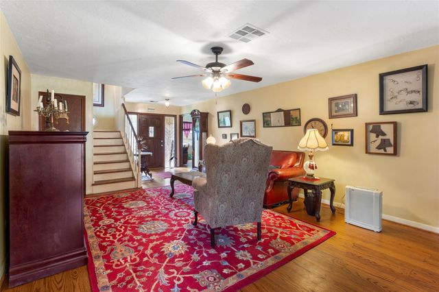 5104 E Bayou Drive, Dickinson, TX 77539