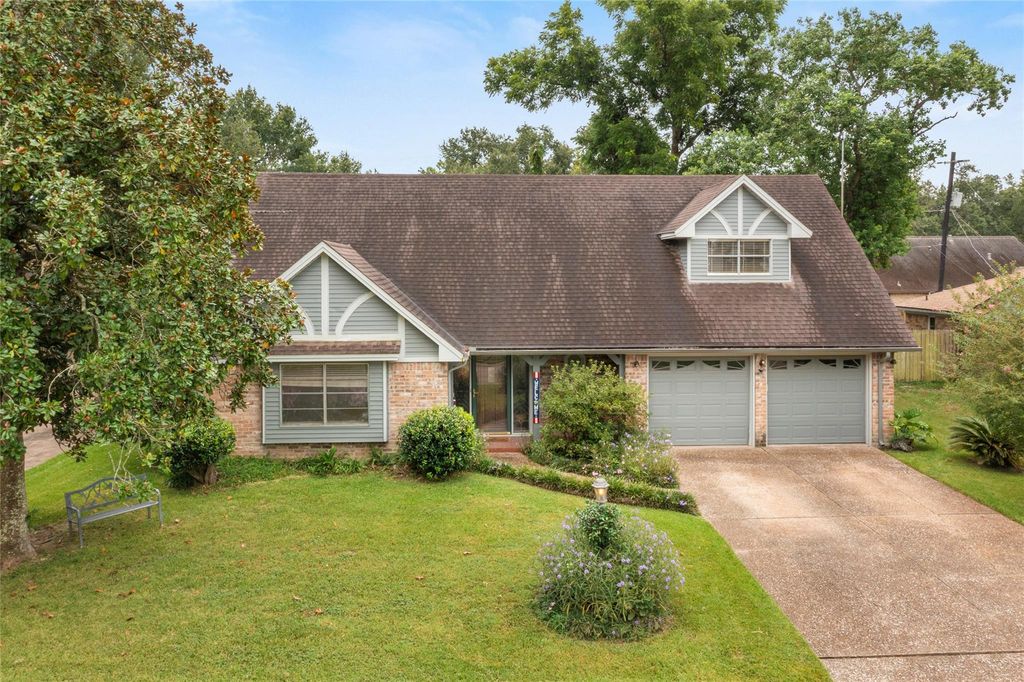 5104 E Bayou Drive, Dickinson, TX 77539