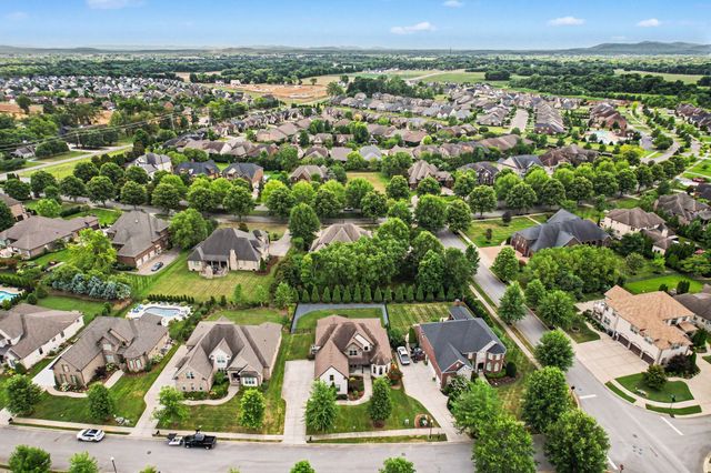 1929 Fairhaven Ln, Murfreesboro, TN 37128