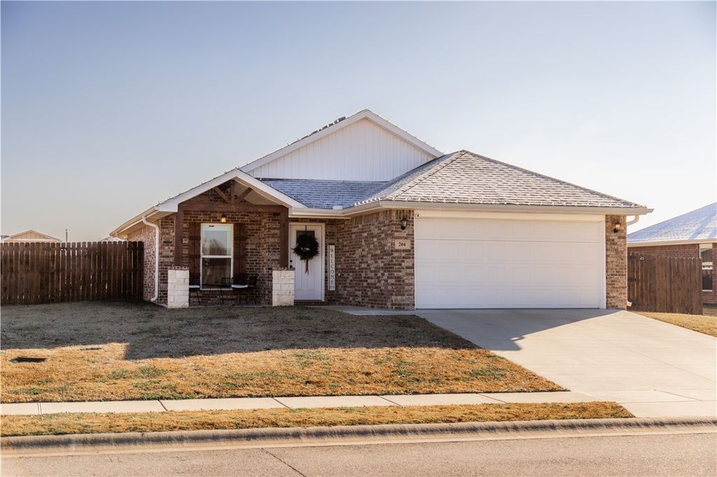 204 Oak Avenue, Gentry, AR 72734