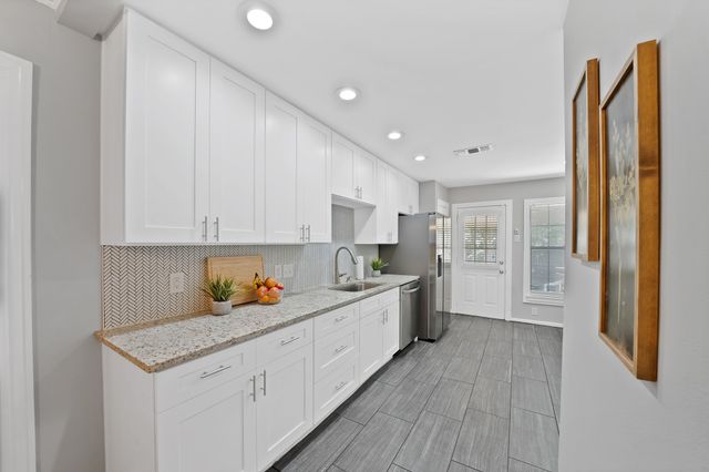 4028 Locke Avenue, Fort Worth, TX 76107