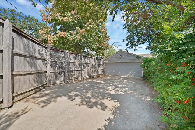 4028 Locke Avenue, Fort Worth, TX 76107
