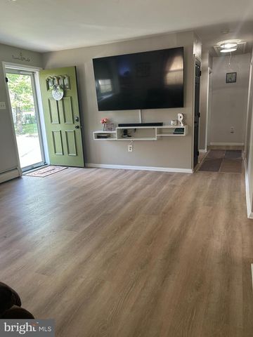 31 MAPLEVIEW DR, Feasterville Trevose, PA 19053
