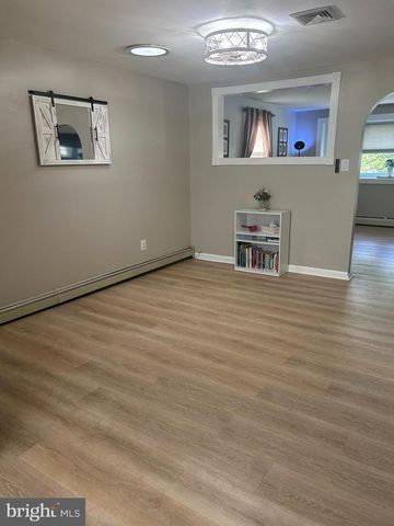 31 MAPLEVIEW DR, Feasterville Trevose, PA 19053