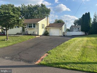 31 MAPLEVIEW DR, Feasterville Trevose, PA 19053