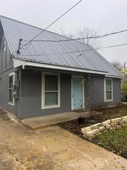 622 Trinity ST, Lockhart, TX 78644