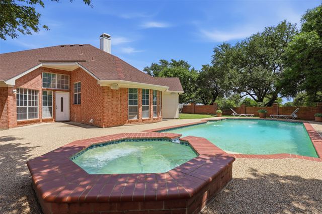 6320 Merritt Way Court, Arlington, TX 76018