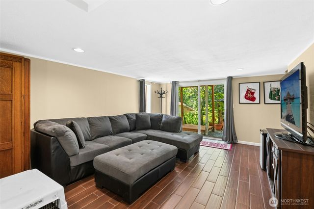 18011 18005 83rd Avenue NE, Kenmore, WA 98028