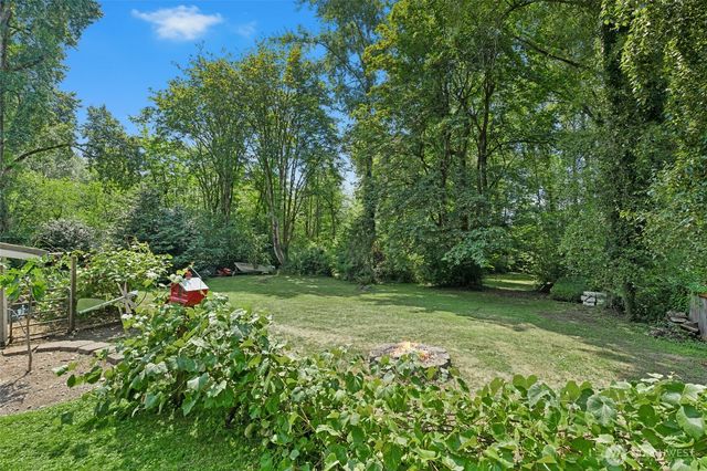 18011 18005 83rd Avenue NE, Kenmore, WA 98028