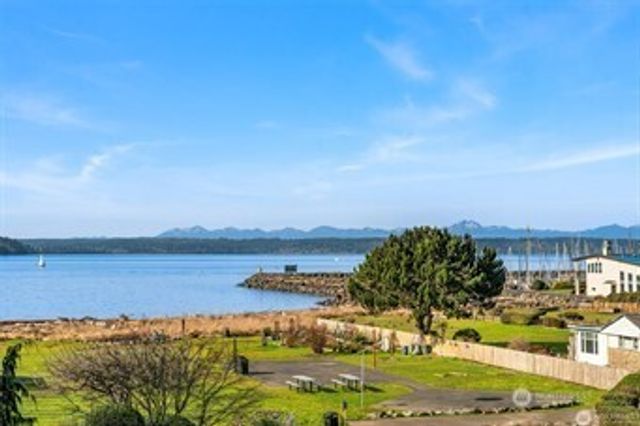 23003 Marine View Drive S, Des Moines, WA 98198