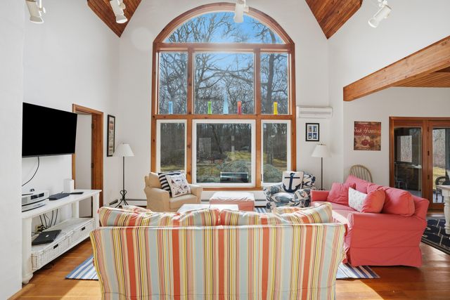 43 N Slope Lane, Chilmark, MA 02535