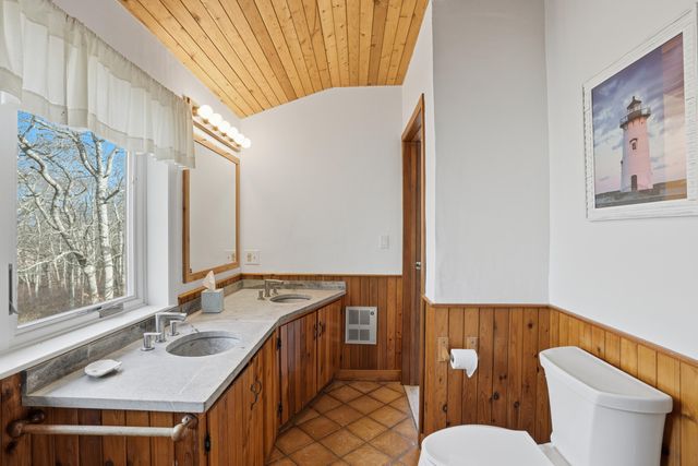 43 N Slope Lane, Chilmark, MA 02535