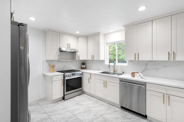 58 Los Gatos Cir, Sacramento, CA 95831