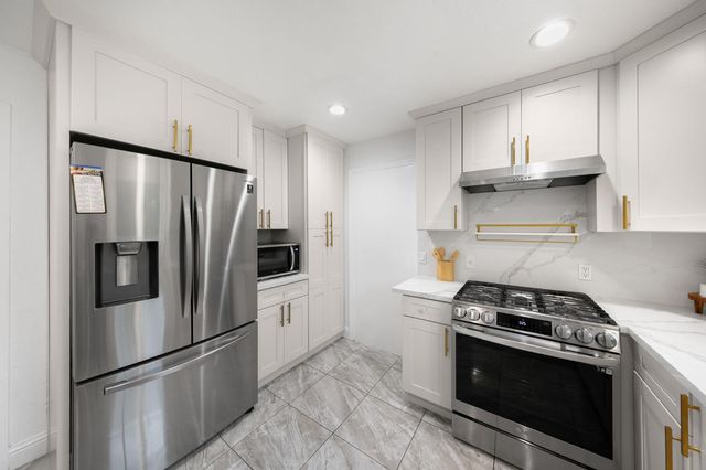 58 Los Gatos Cir, Sacramento, CA 95831