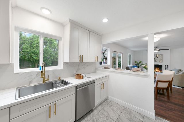 58 Los Gatos Cir, Sacramento, CA 95831