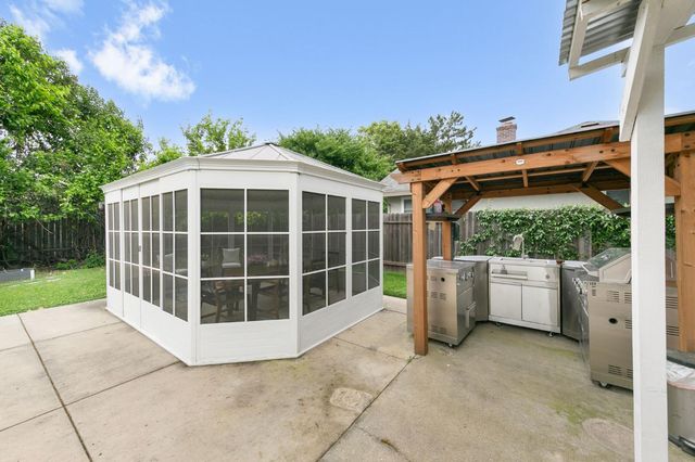 58 Los Gatos Cir, Sacramento, CA 95831