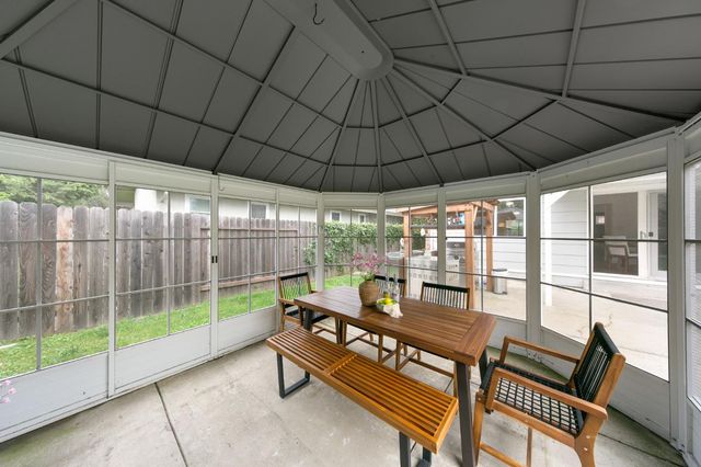 58 Los Gatos Cir, Sacramento, CA 95831