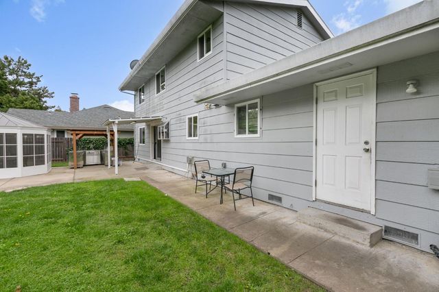 58 Los Gatos Cir, Sacramento, CA 95831