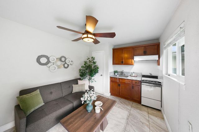 58 Los Gatos Cir, Sacramento, CA 95831