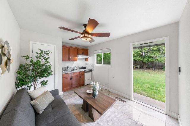 58 Los Gatos Cir, Sacramento, CA 95831