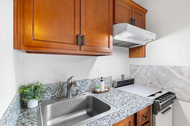 58 Los Gatos Cir, Sacramento, CA 95831