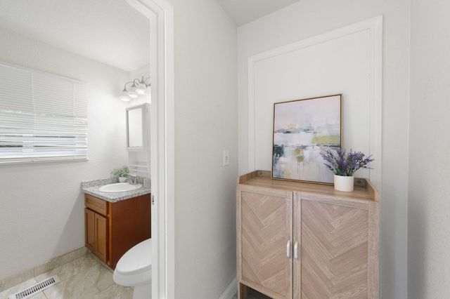 58 Los Gatos Cir, Sacramento, CA 95831