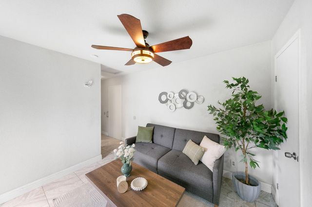 58 Los Gatos Cir, Sacramento, CA 95831