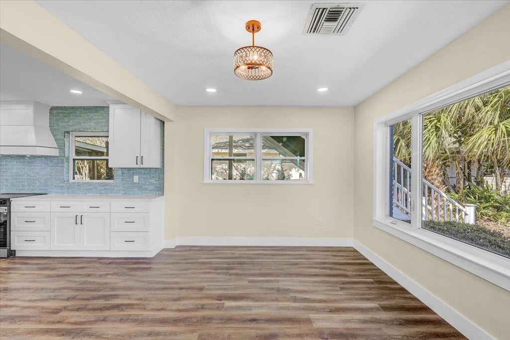 Image 11 of property listing at 2201 RIVERVIEW BOULEVARD, Bradenton, FL 34205