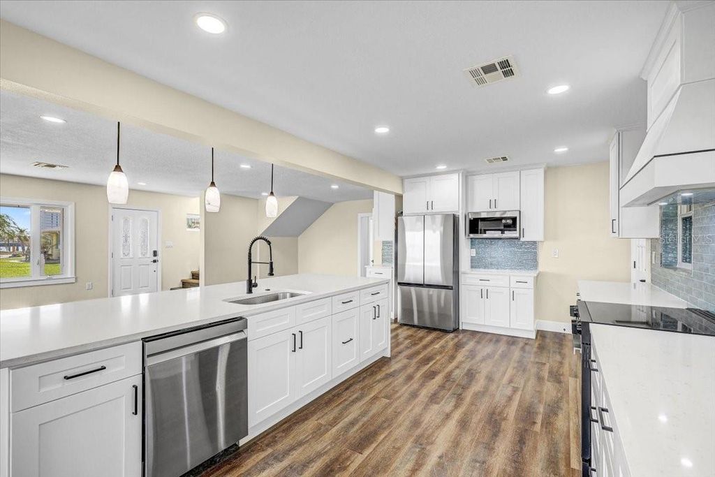 Image 17 of property listing at 2201 RIVERVIEW BOULEVARD, Bradenton, FL 34205