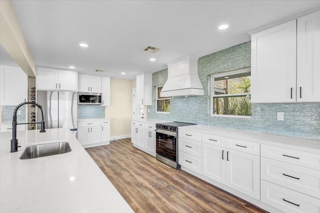 Image 18 of property listing at 2201 RIVERVIEW BOULEVARD, Bradenton, FL 34205