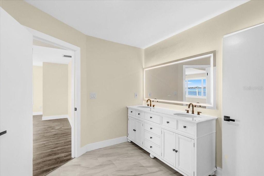 Image 38 of property listing at 2201 RIVERVIEW BOULEVARD, Bradenton, FL 34205