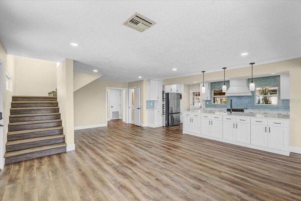 Image 5 of property listing at 2201 RIVERVIEW BOULEVARD, Bradenton, FL 34205