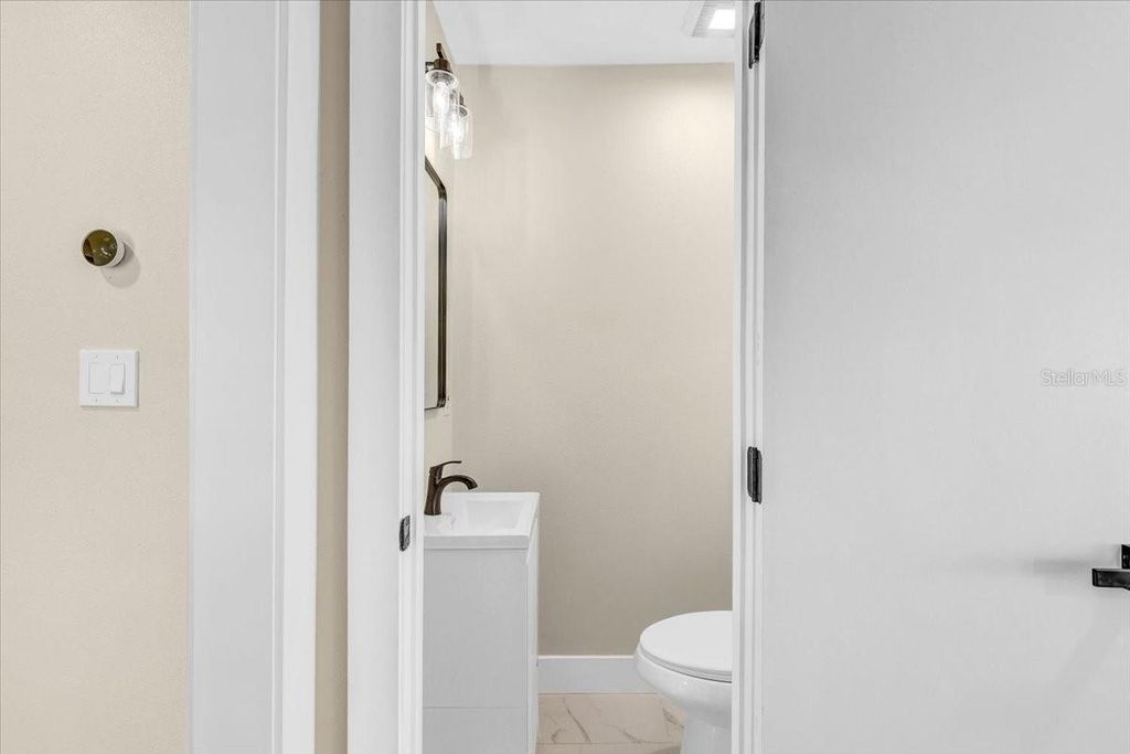 Image 7 of property listing at 2201 RIVERVIEW BOULEVARD, Bradenton, FL 34205