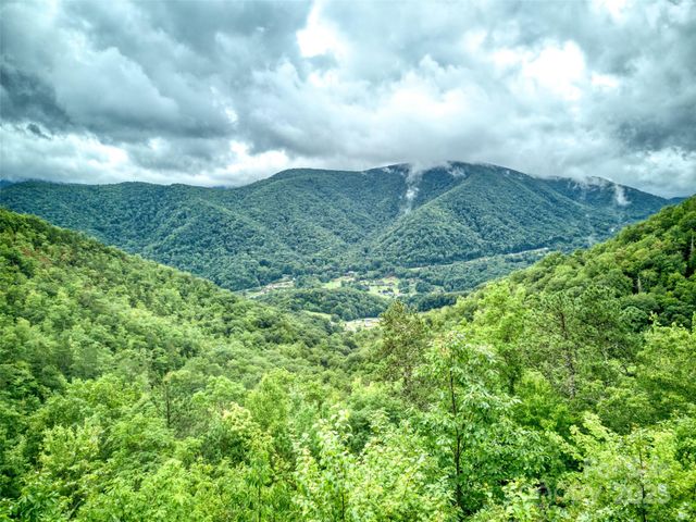 643 Bent Tree Road, Maggie Valley, NC 28751