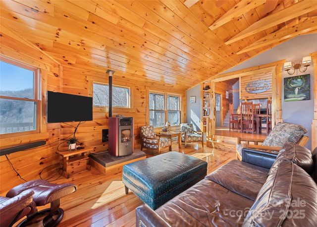 643 Bent Tree Road, Maggie Valley, NC 28751