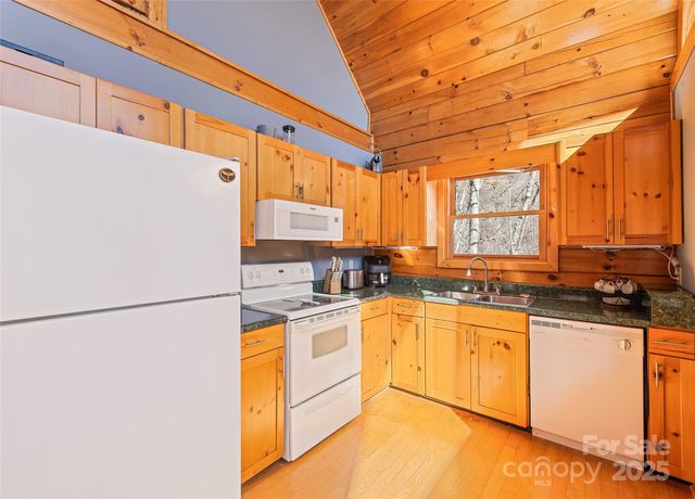 643 Bent Tree Road, Maggie Valley, NC 28751