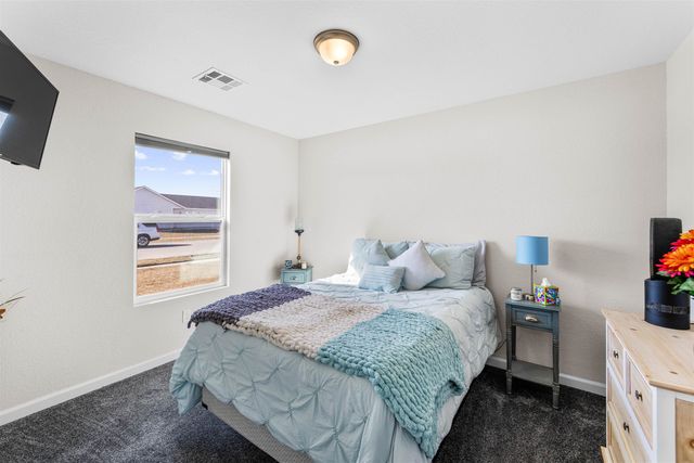 1133 Nautical Dr, Salina, KS 67401