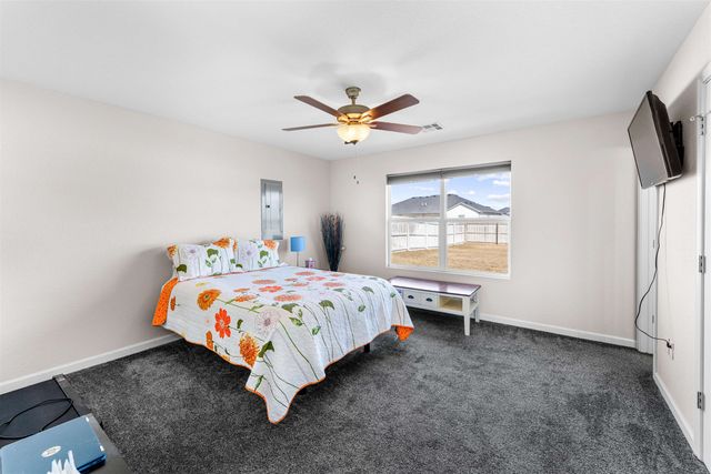 1133 Nautical Dr, Salina, KS 67401