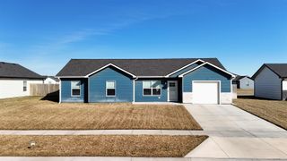 1133 Nautical Dr, Salina, KS 67401