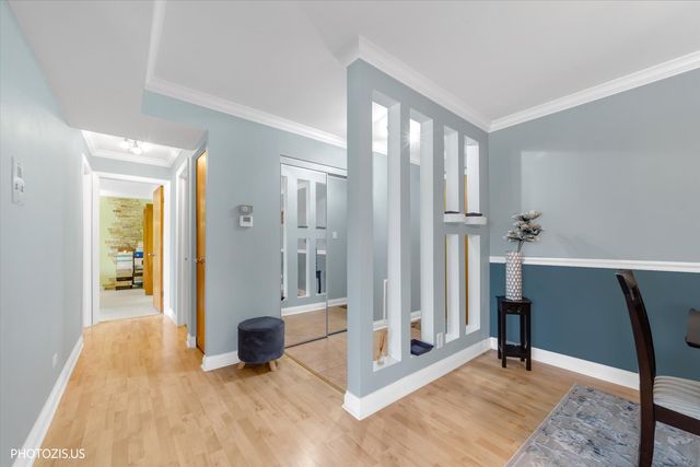 1025 S FERNANDEZ Avenue 2D, Arlington Heights, IL 60005