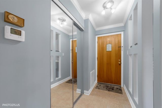 1025 S FERNANDEZ Avenue 2D, Arlington Heights, IL 60005