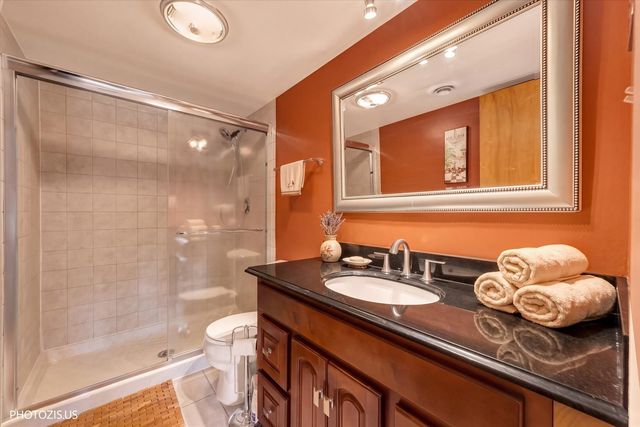 1025 S FERNANDEZ Avenue 2D, Arlington Heights, IL 60005