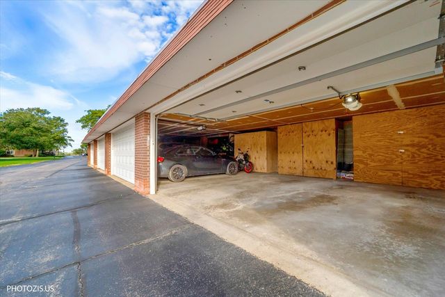 1025 S FERNANDEZ Avenue 2D, Arlington Heights, IL 60005
